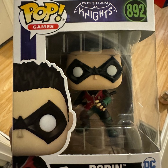 Robin funko pop - Picture 2 of 7